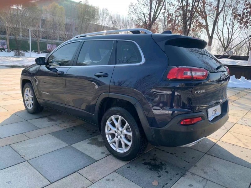 沈陽18年Jeep自由光9