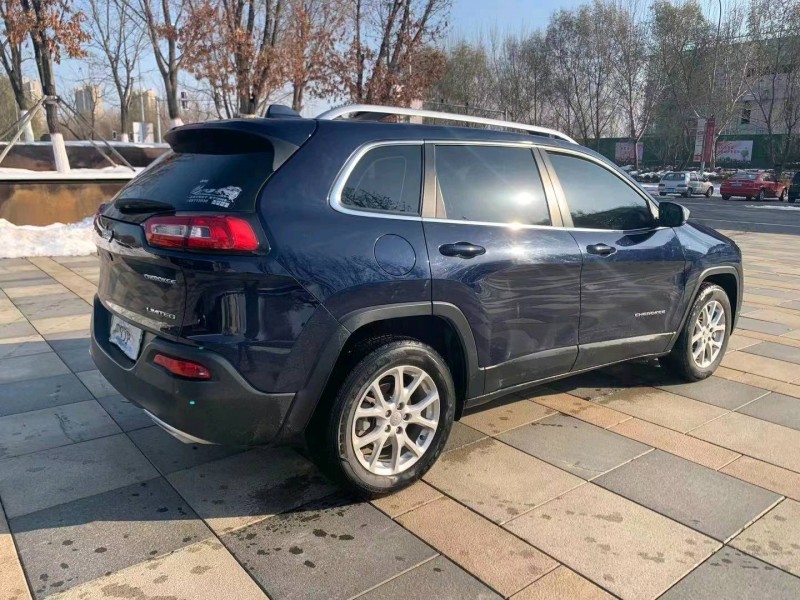 沈陽18年Jeep自由光1