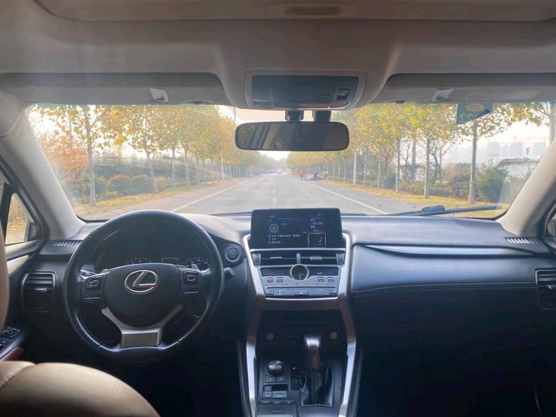 徐州18年雷克萨斯NX4