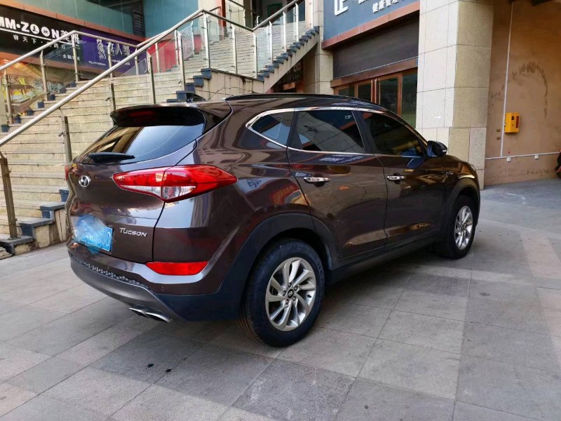 北京17年现代途胜8