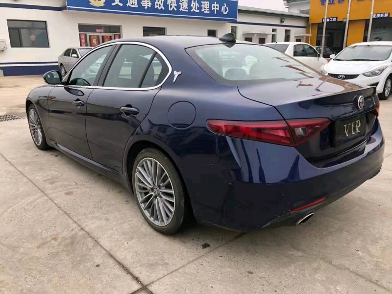 天津19年阿爾法·羅密歐Stelvio8