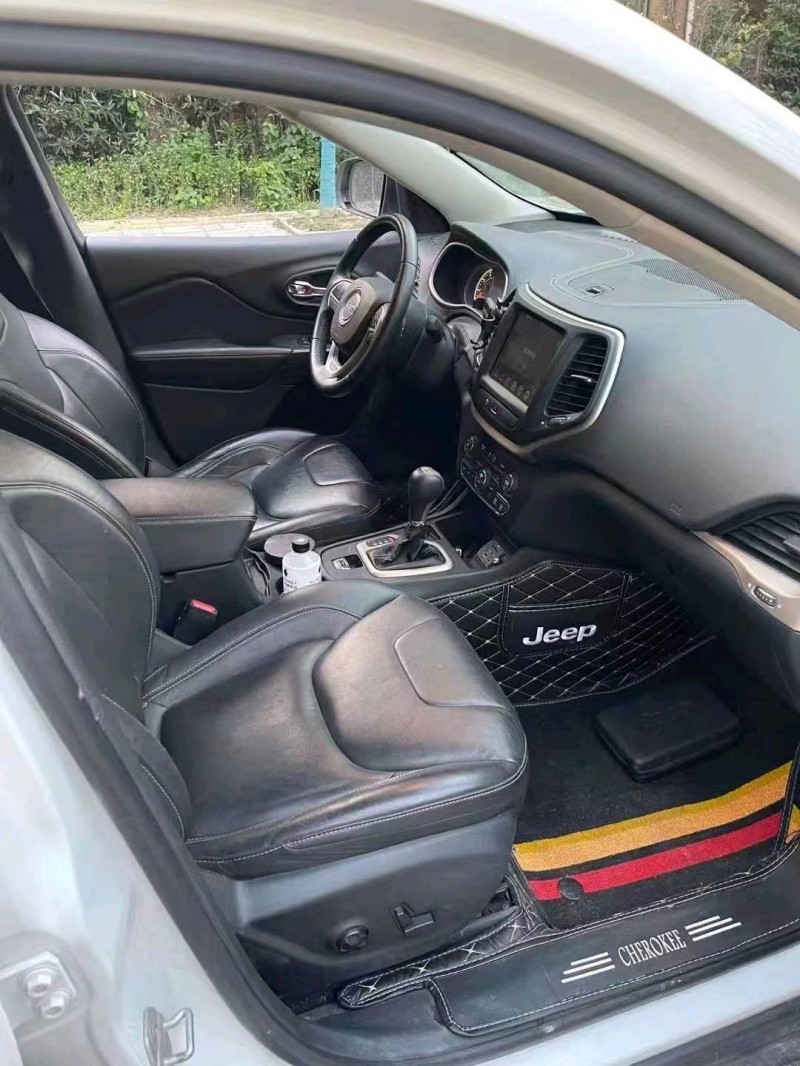 煙臺18年Jeep自由光5