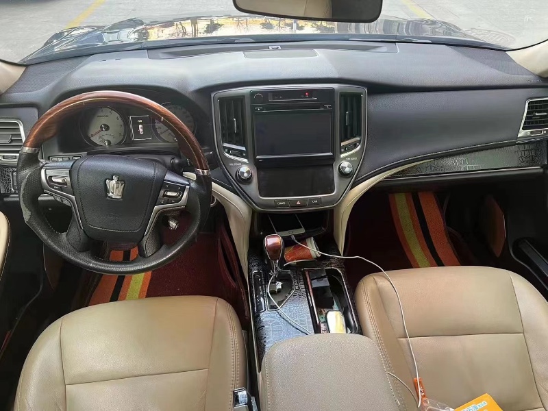 北京16年丰田皇冠5