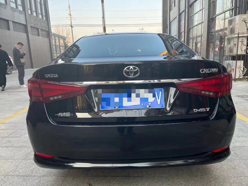 北京16年丰田皇冠3