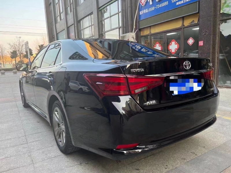 北京16年丰田皇冠4