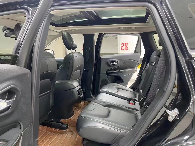 成都15年Jeep自由光7