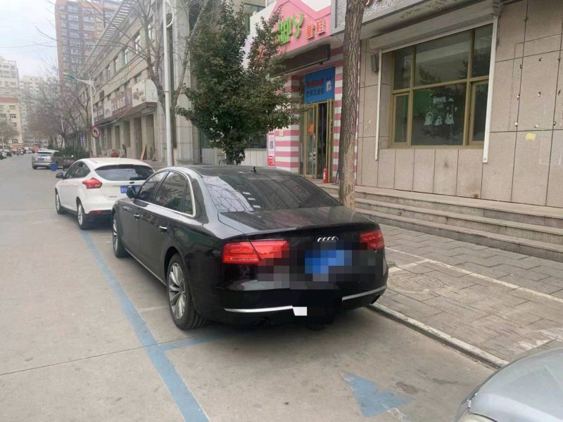 濟寧14年奧迪A8L6