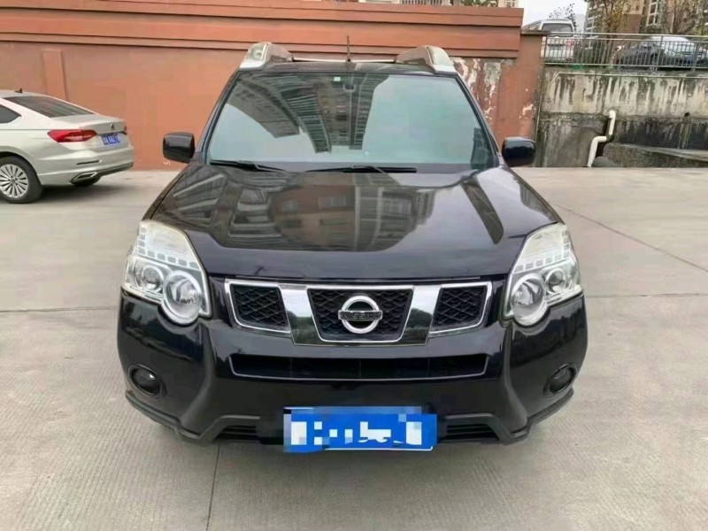 鶴壁12年日產奇駿1