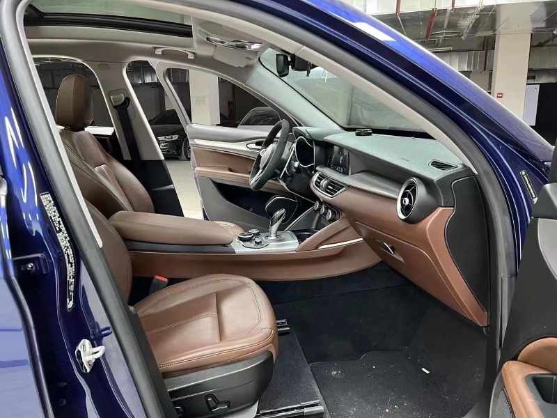 成都19年阿爾法·羅密歐Giulietta4