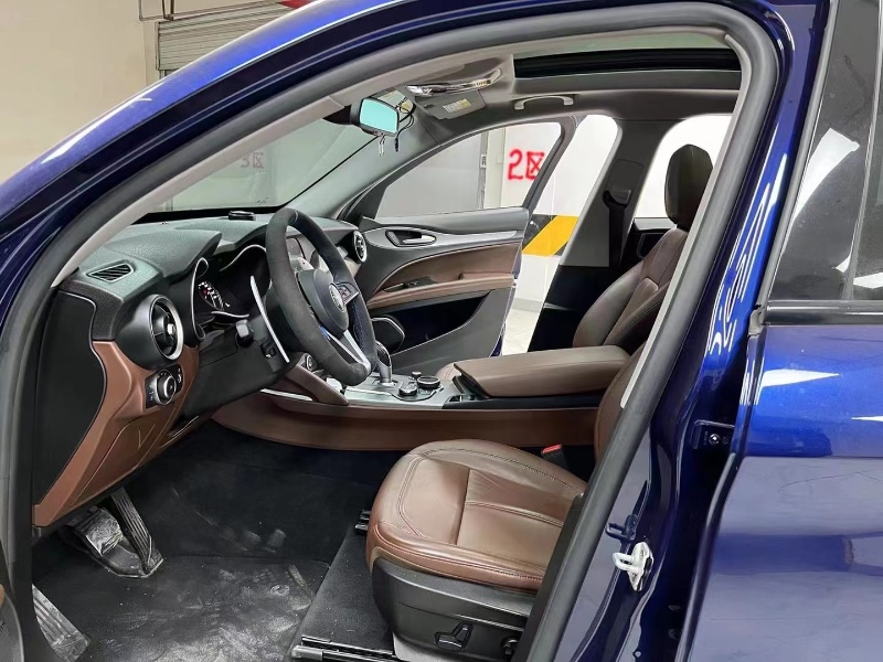 成都19年阿爾法·羅密歐Giulietta5