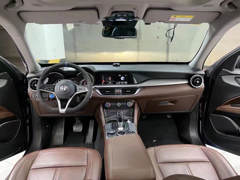 成都19年阿爾法·羅密歐Giulietta7