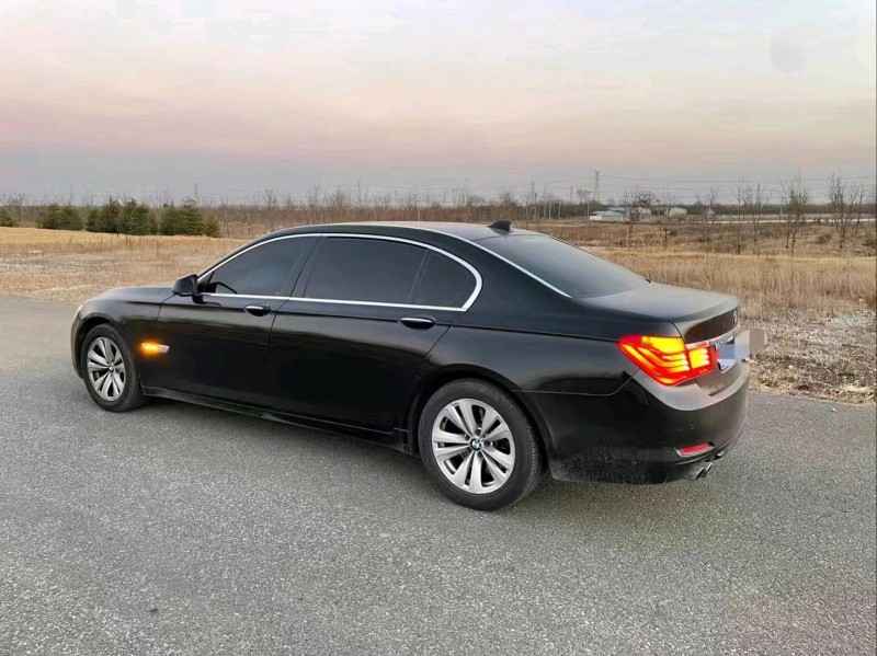 济宁11年宝马7系8