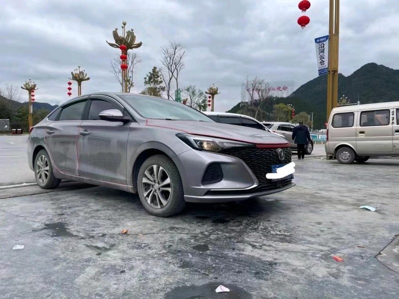 重慶20年長安汽車逸動3