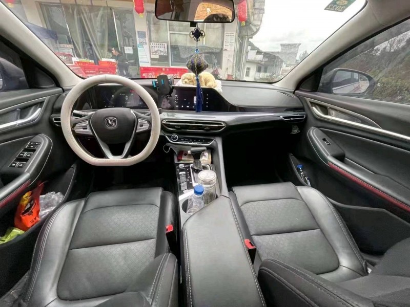 重慶20年長安汽車逸動5