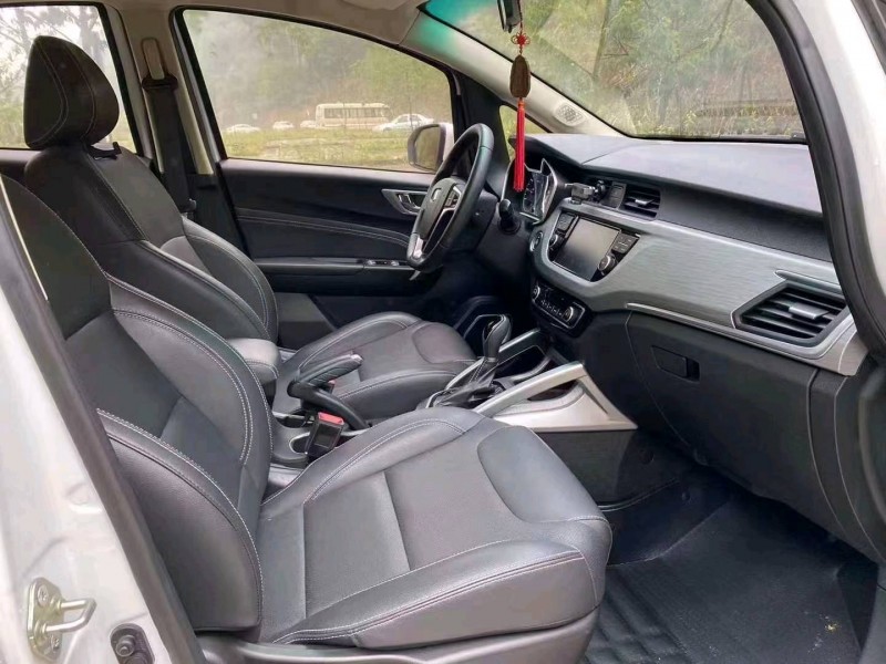 北京18年吉利远景X36