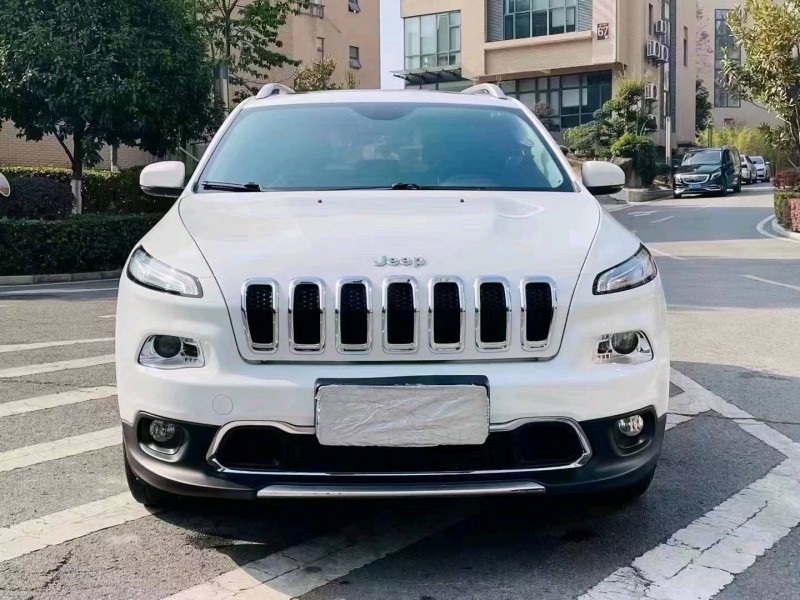 荊門17年Jeep自由光1