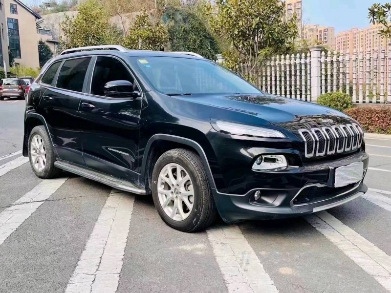 孝感17年Jeep自由光2