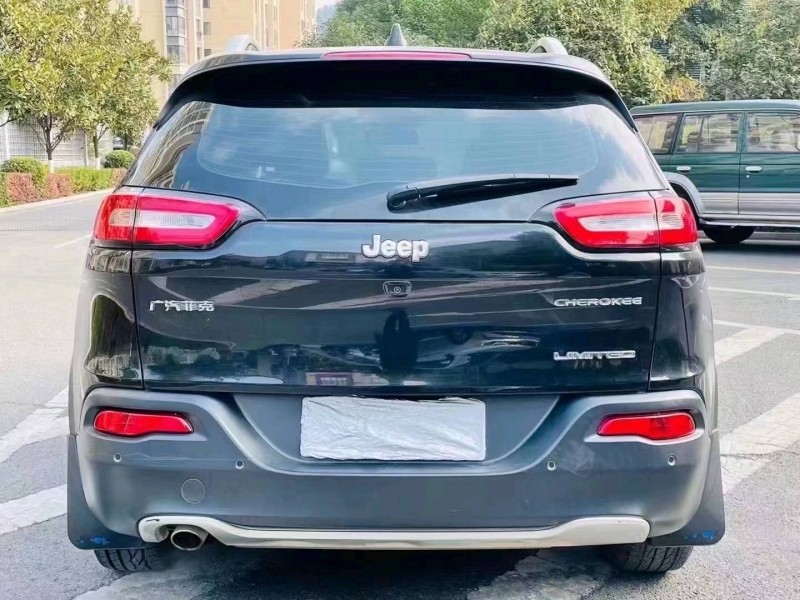 孝感17年Jeep自由光8