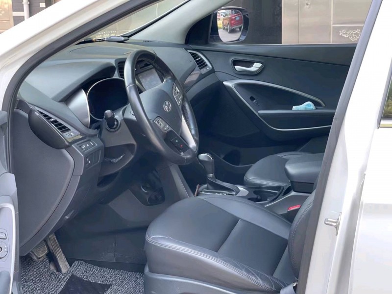 北京16年现代新胜达3