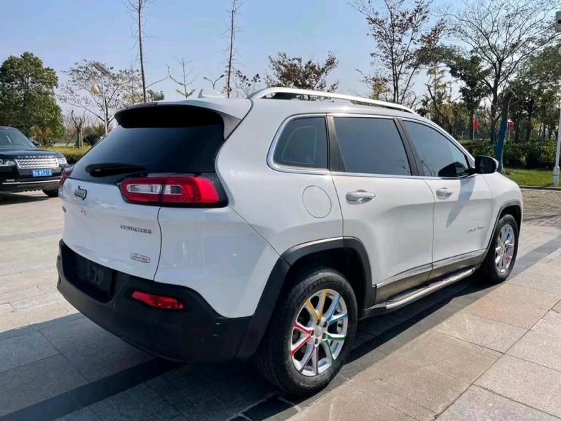 鹽城18年Jeep自由光8