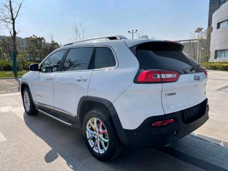 鹽城18年Jeep自由光9