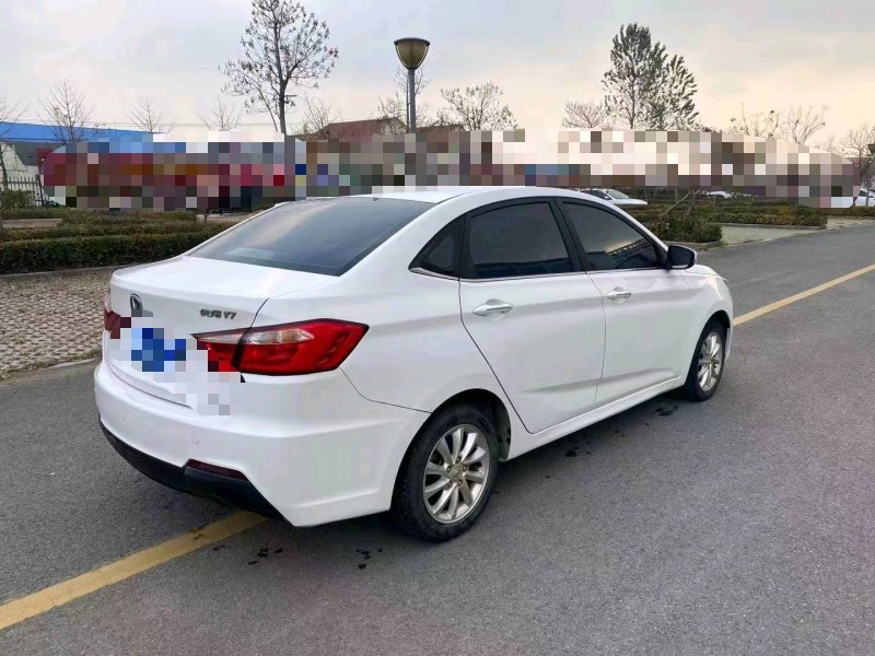 濰坊15年長安汽車悅翔V77