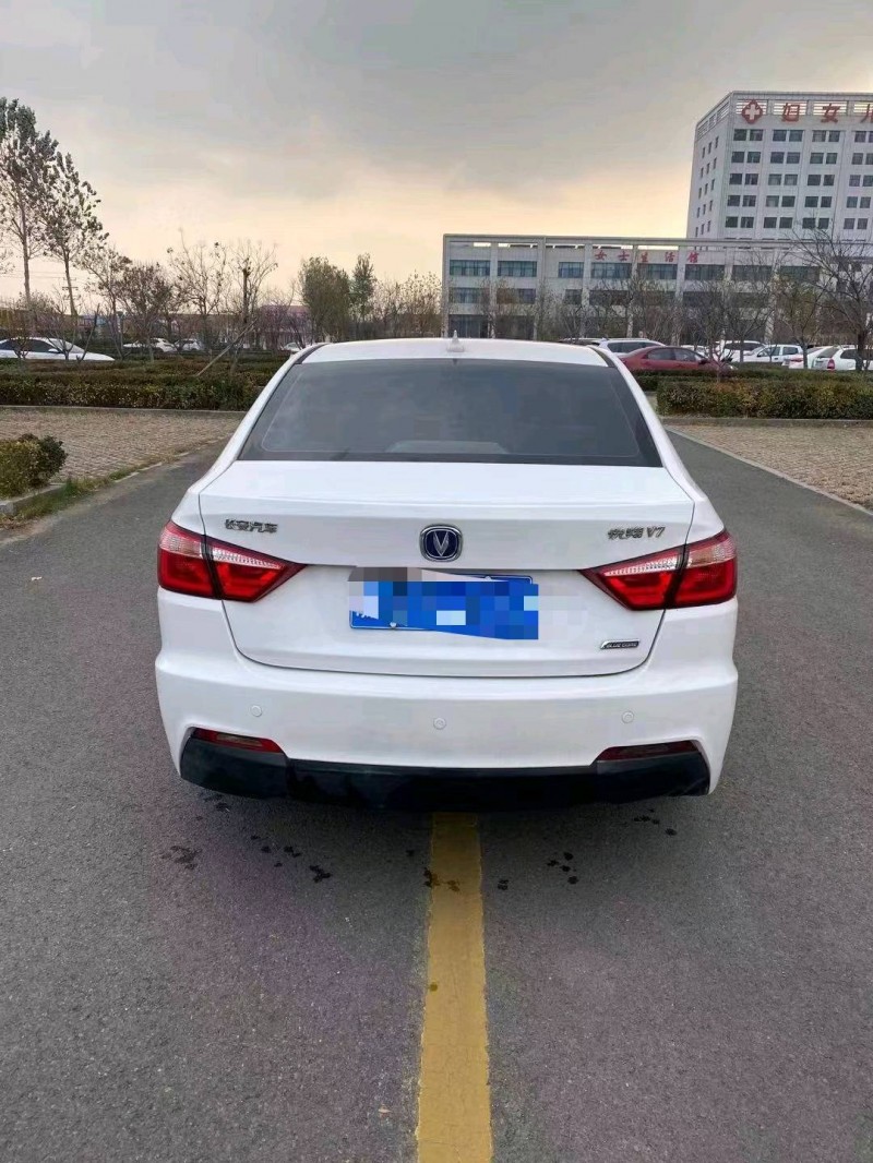 濰坊15年長安汽車悅翔V79