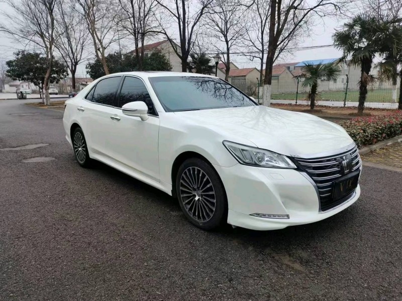 徐州17年丰田皇冠3