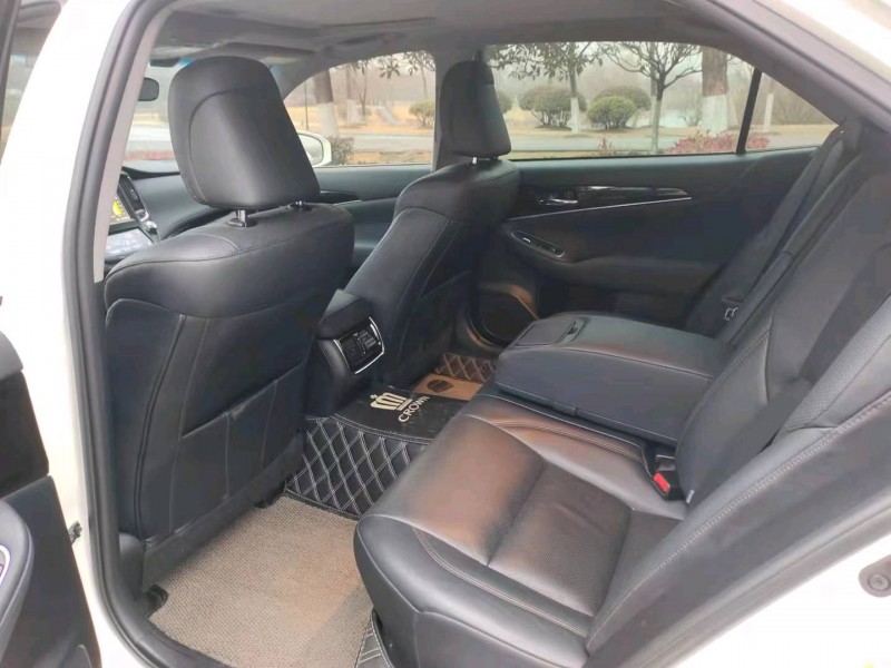 徐州17年丰田皇冠5