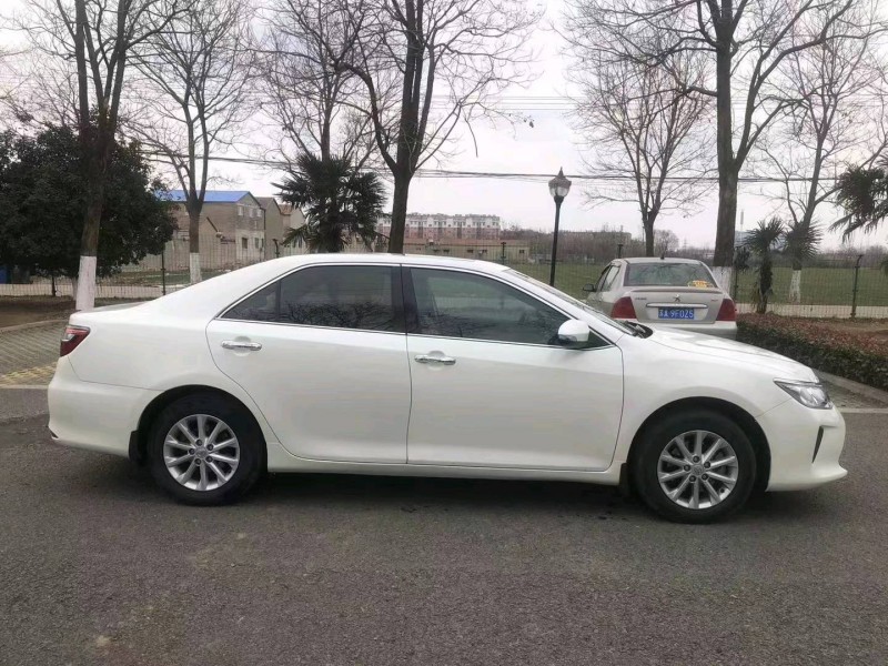 徐州16年丰田凯美瑞3