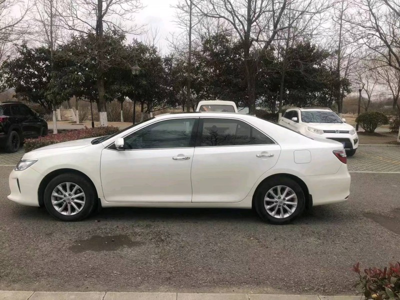 徐州16年丰田凯美瑞7