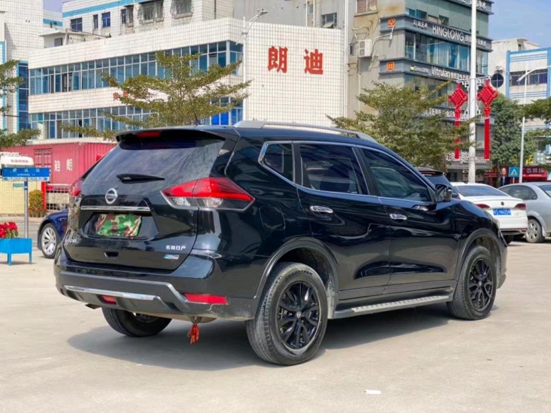 東莞18年日產奇駿8