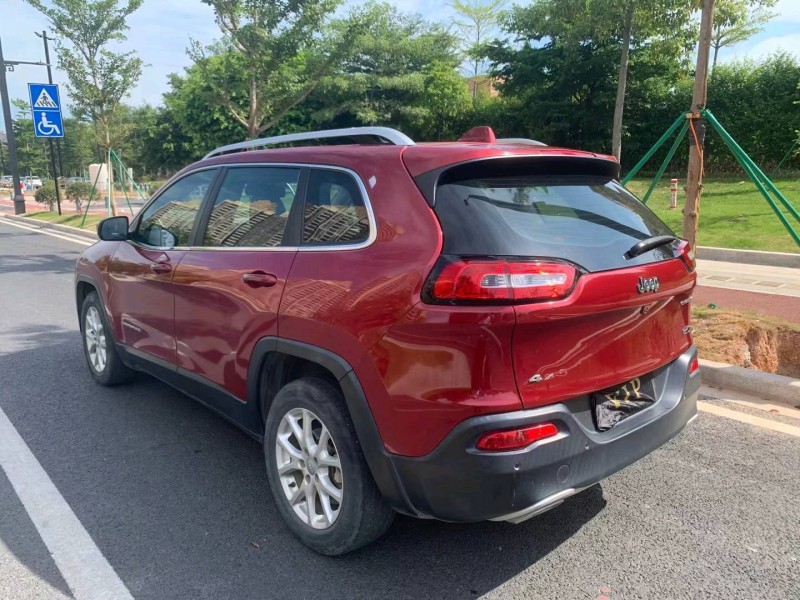 廣州17年Jeep自由光8