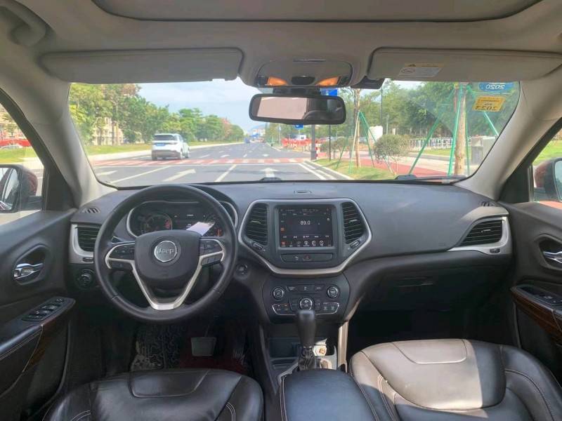 廣州17年Jeep自由光9