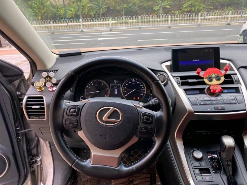 广州17年雷克萨斯NX6