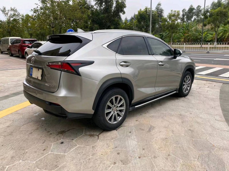 广州17年雷克萨斯NX7