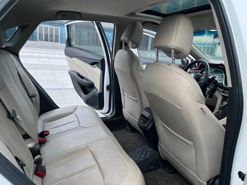 济宁19年别克英朗6