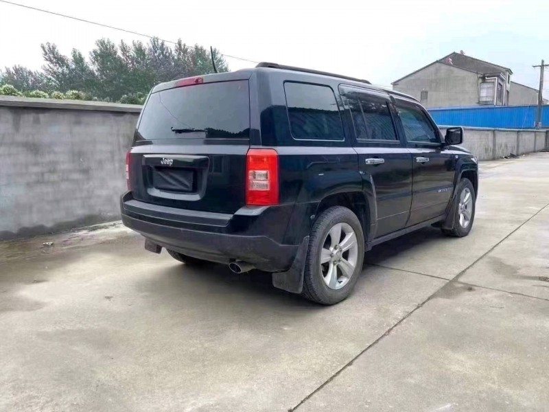 濟南13年Jeep自由客3