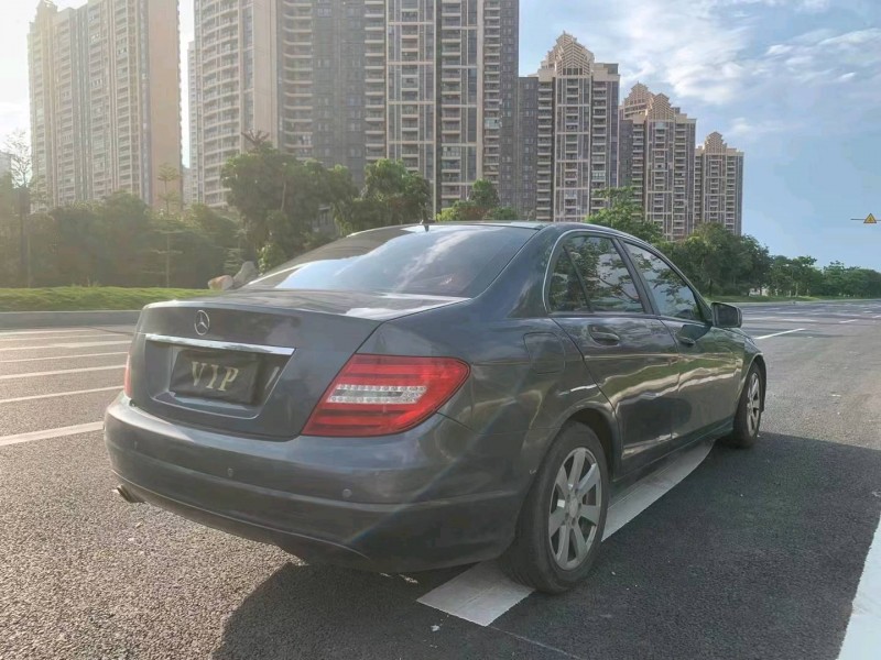 广州11年奔驰C6