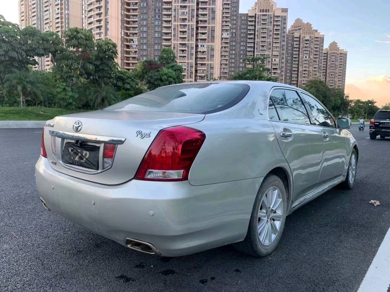 广州12年丰田皇冠5