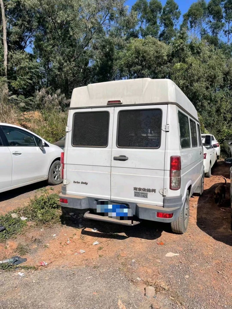 广州16年依维柯Daily6