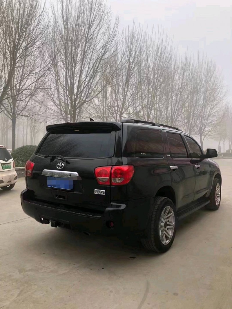 北京11年丰田红杉8