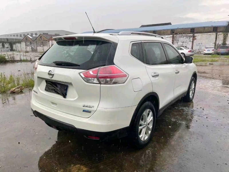 金華17年日產奇駿8