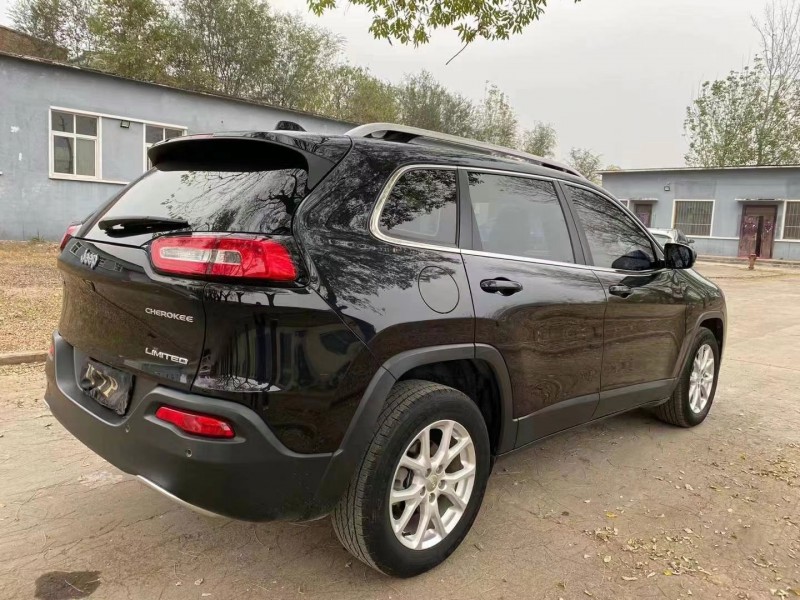 濮陽18年Jeep自由光6
