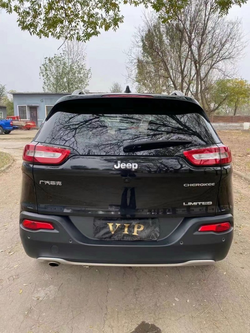 濮陽18年Jeep自由光3