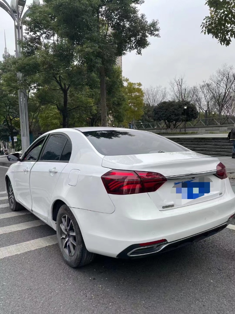 重慶20年吉利帝豪7