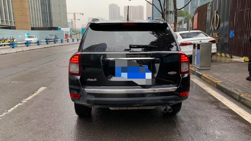 重慶16年Jeep指南者8