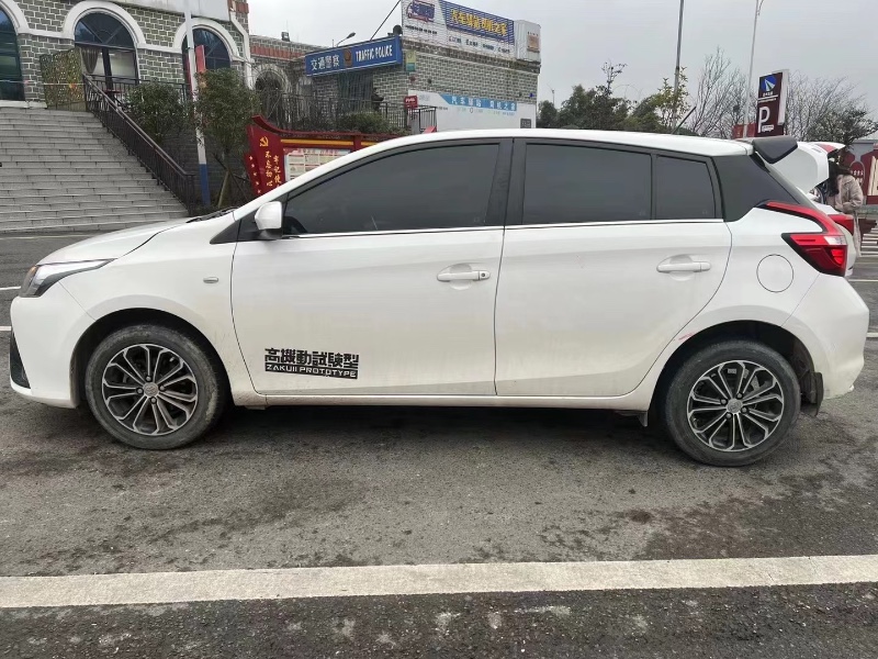 重慶16年豐田YARiS L 致炫5
