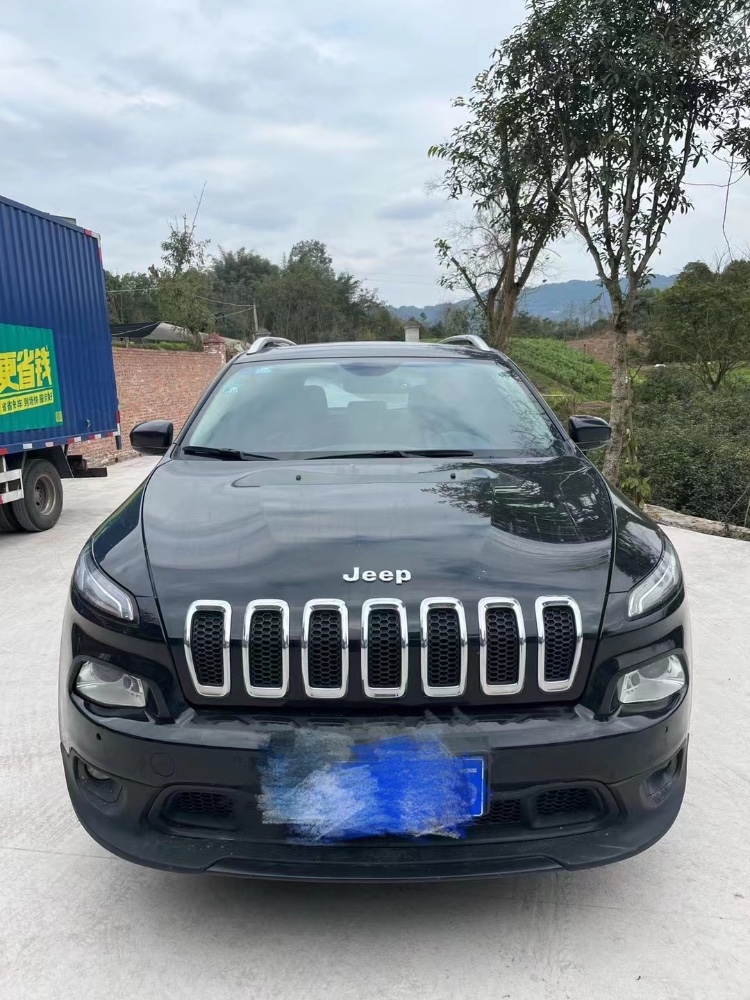 重慶17年Jeep自由光1