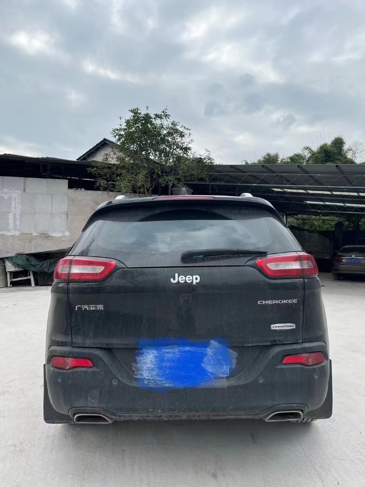 重慶17年Jeep自由光2